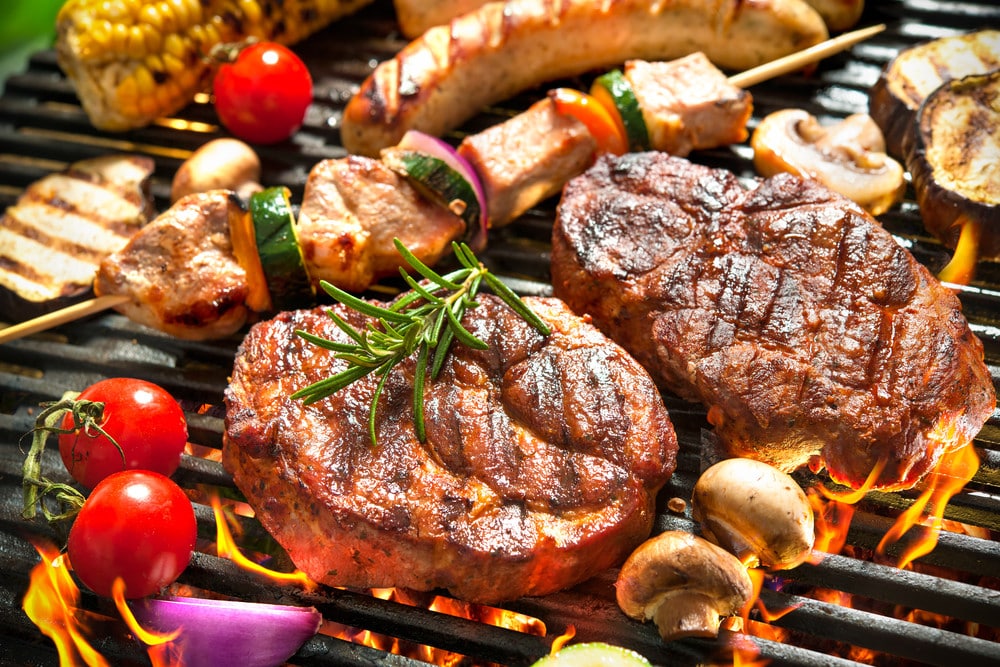 Richtig grillen - Das sollte jeder Grillmeister wissen|Direktes-und-indirektes-Grillen|Das-richtige-Öl-zum-Grillen|Grillfleisch-richtig-vorbereiten|Fleisch-kurz-vor-dem-Grillen-oder-danach-würzen|Welches-Fleisch-braucht-wie-lange|Welche-Fleischmenge-benötige-ich