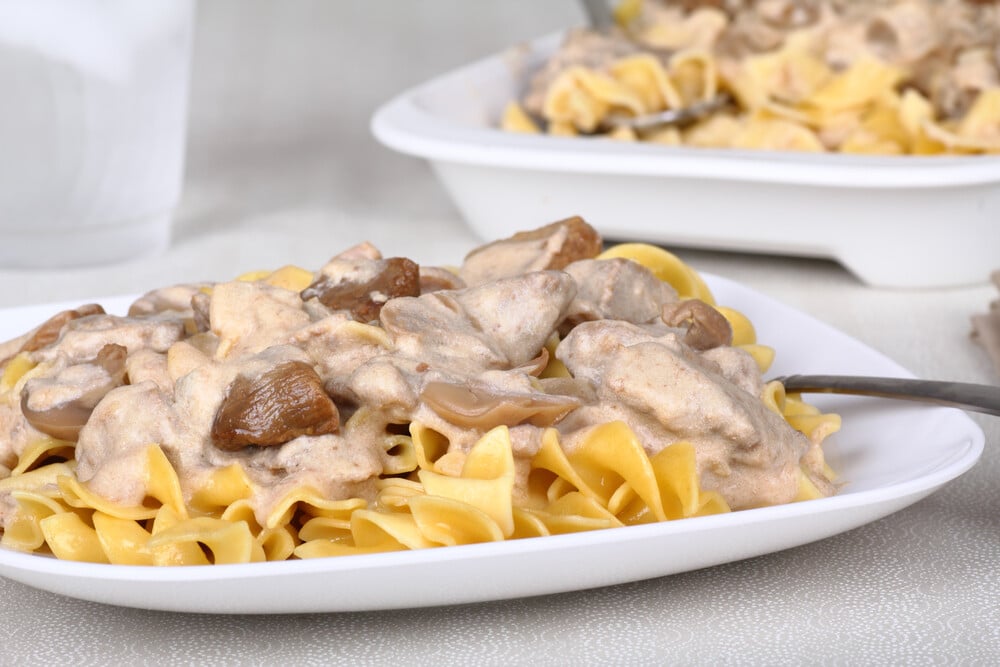 Rindergeschnetzeltes Stroganoff mit Pilzen