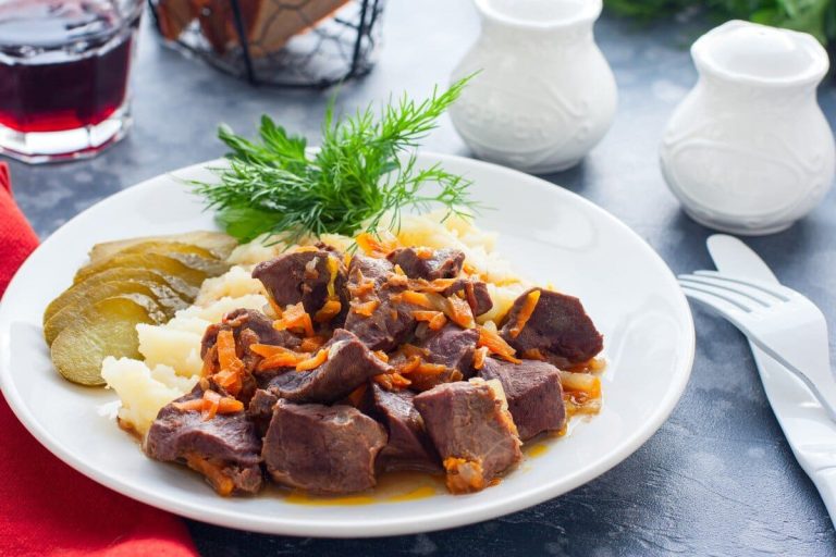 Rindfleischeintopf aus Rinderherz mit Gemüse