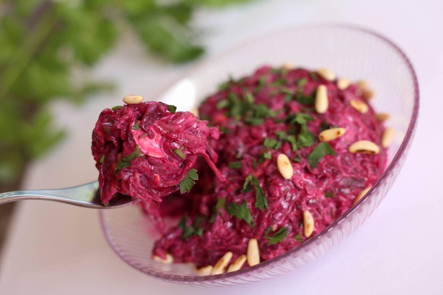 Rote Beete Salat mit Walnüssen, Apfel und Schmand