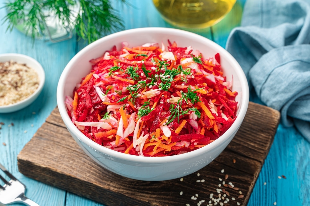 Rote Beete Salat mit Karotten und Weißkohl