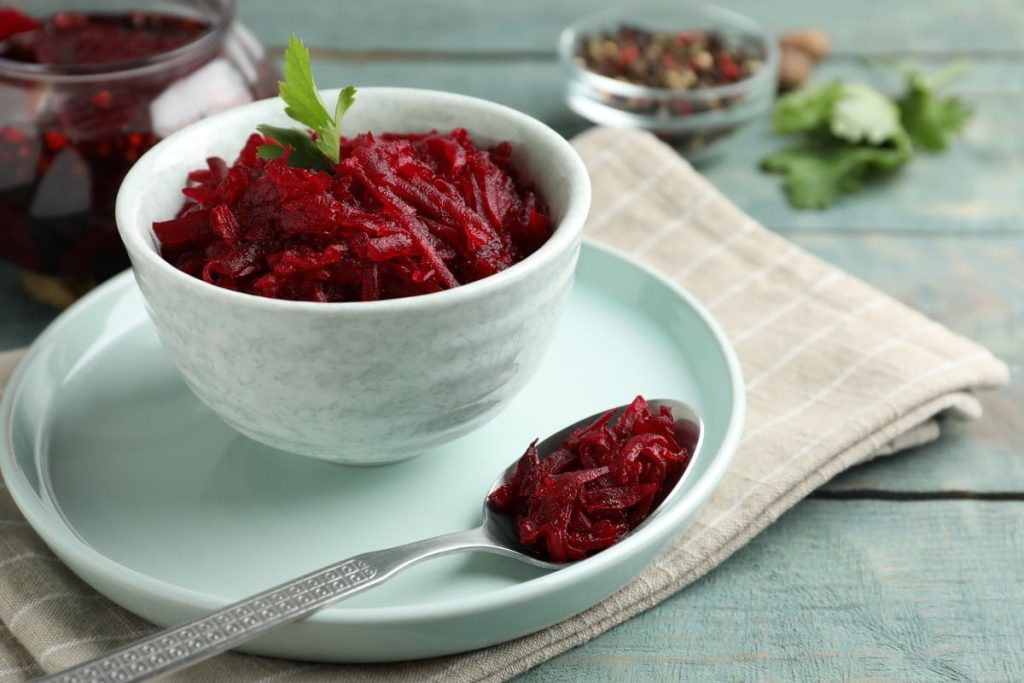 Rote Beete Salat mit Zwiebeln für den Winter einlegen