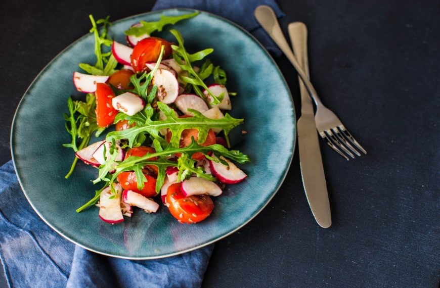 Rucola-Radieschen Salat mit Cherrytomaten | Perfekt zum Grillen