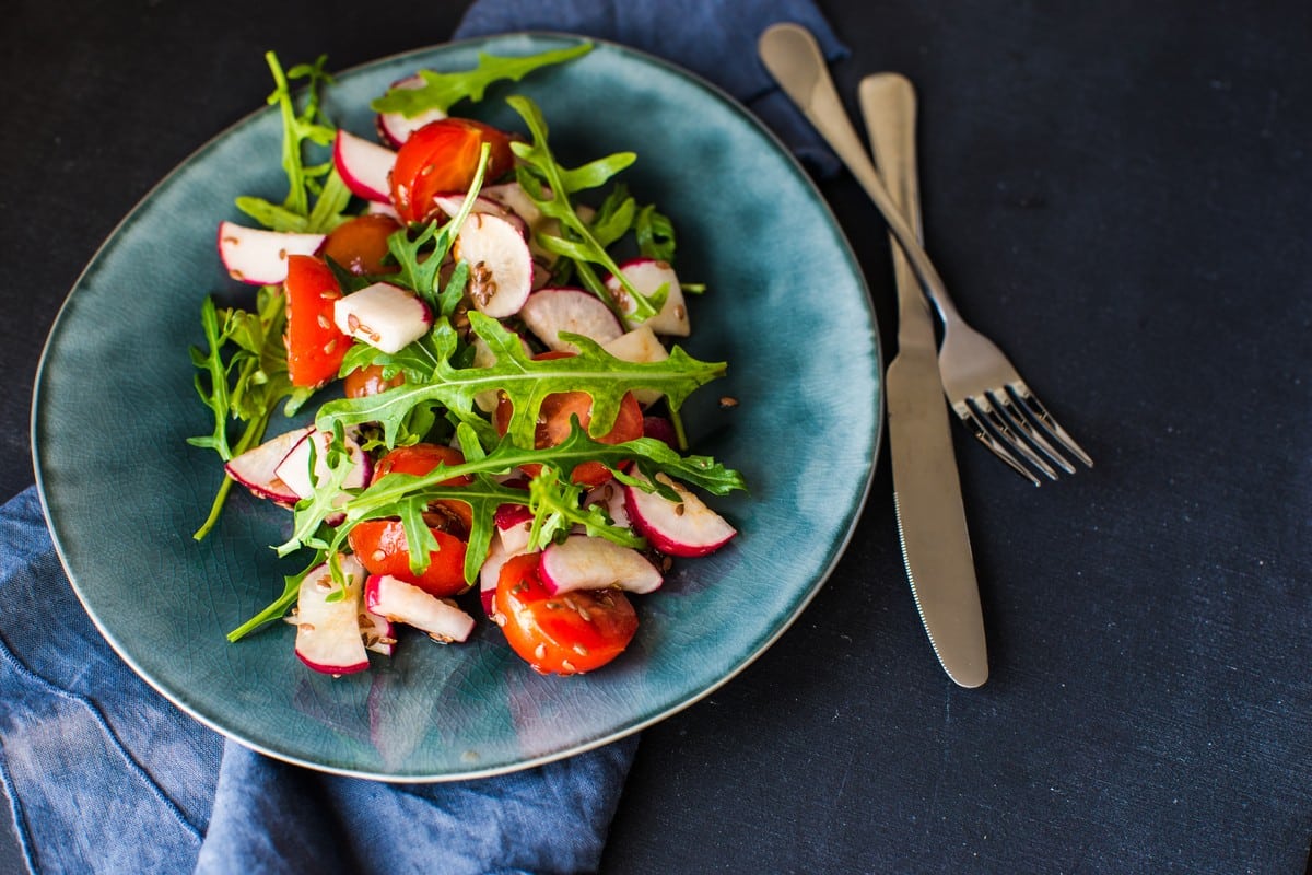 Rucola-Radieschen Salat mit Cherrytomaten | Perfekt zum Grillen