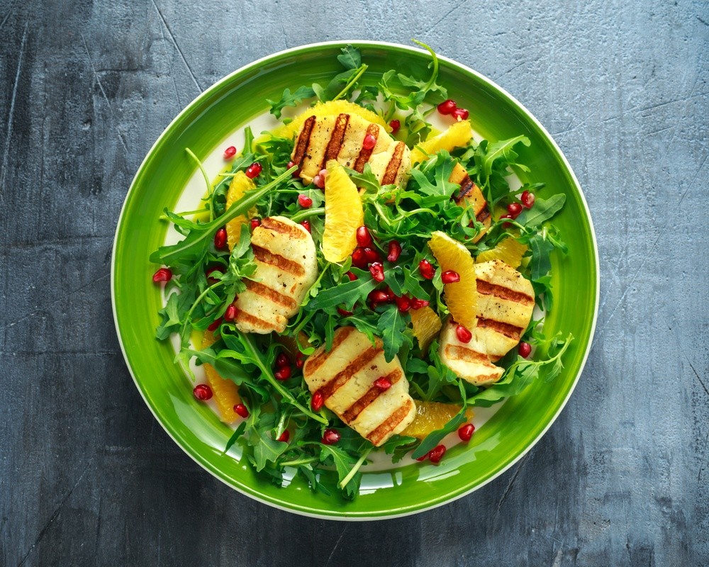 Rucola Salat mit Halloumi Käse, Orange und Honigdressing