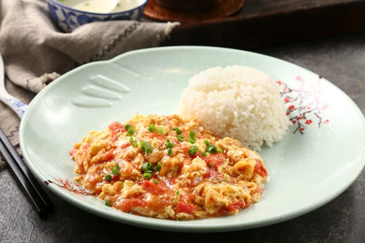 Rührei mit Feta und Tomate nach griechischer Art