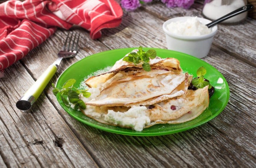 Russische Pfannkuchen – Blini mit Frischkäse, Zimt und Marmelade