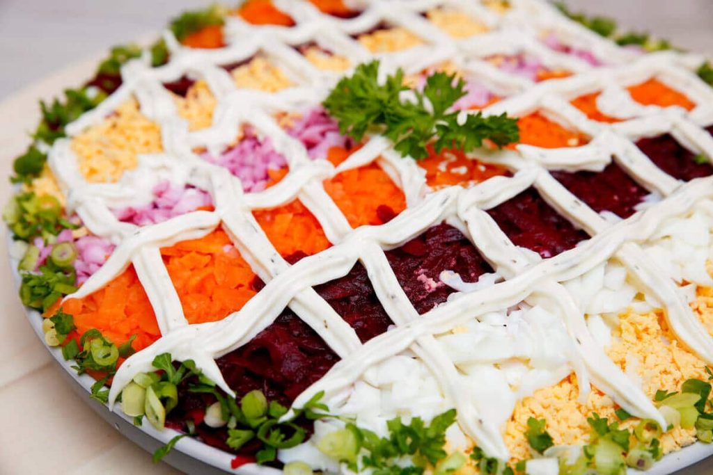 Russischer Schichtsalat mit Matjes