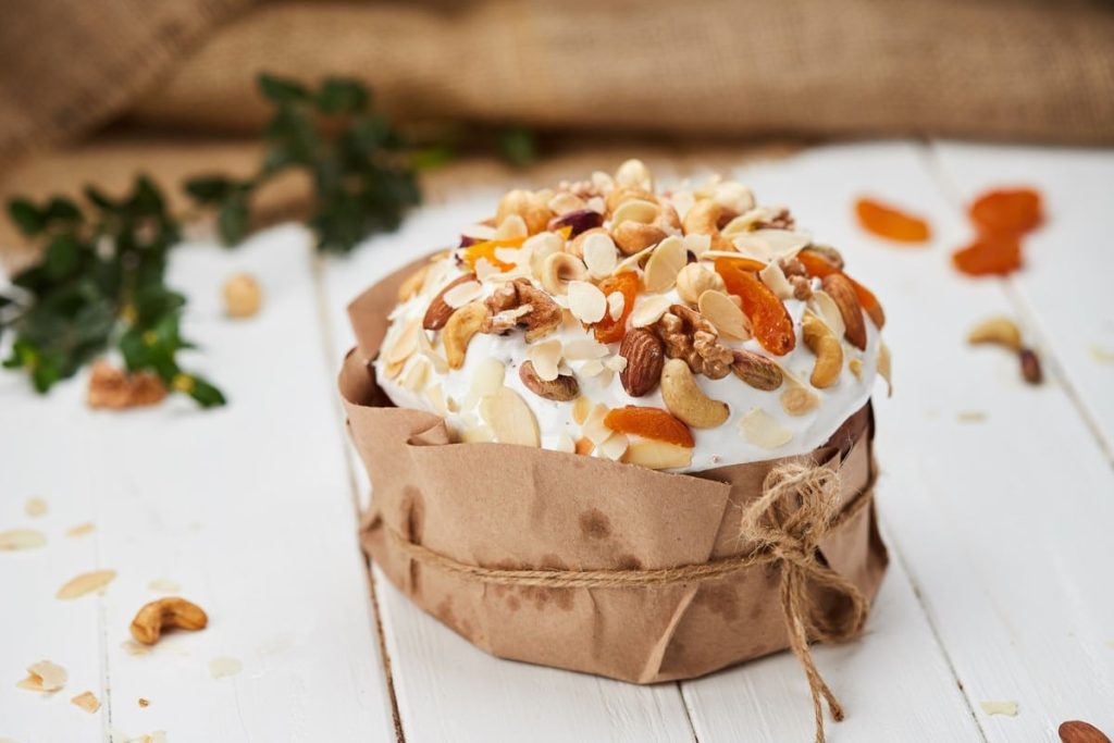 Russisches Osterbrot – Kulitsch mit Nüssen und Trockenfrüchten