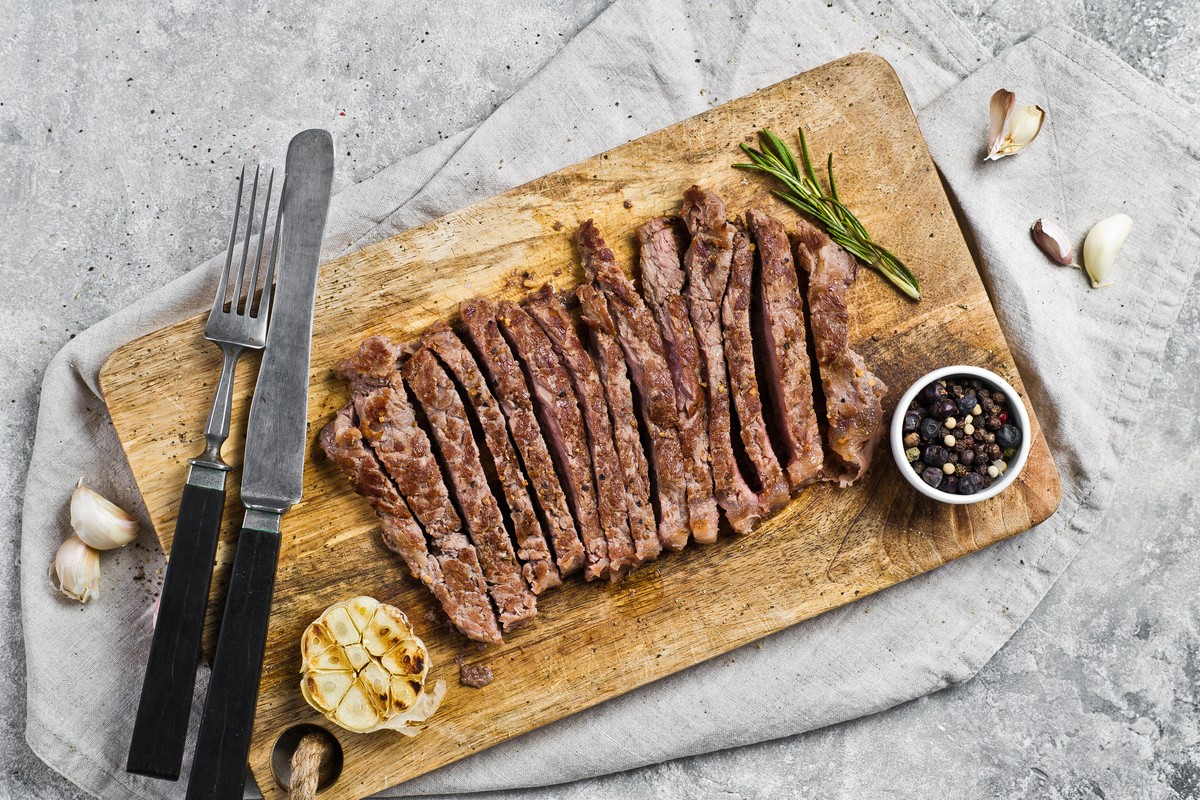 Saftig gebratene Flanksteaks auf marokkanische Art