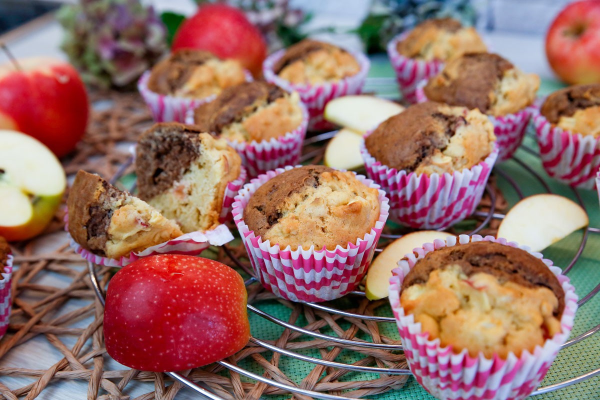 Saftige Apfelmuffins mit Schokolade und Mandeln