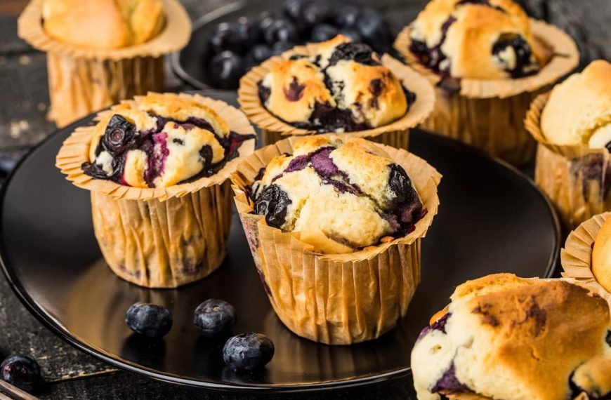 Saftige Blaubeermuffins mit Vanille und Saurer Sahne