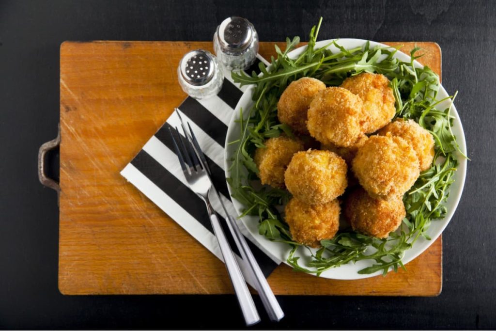 Saftige Fleischkroketten aus Hackfleisch mit Käsefüllung