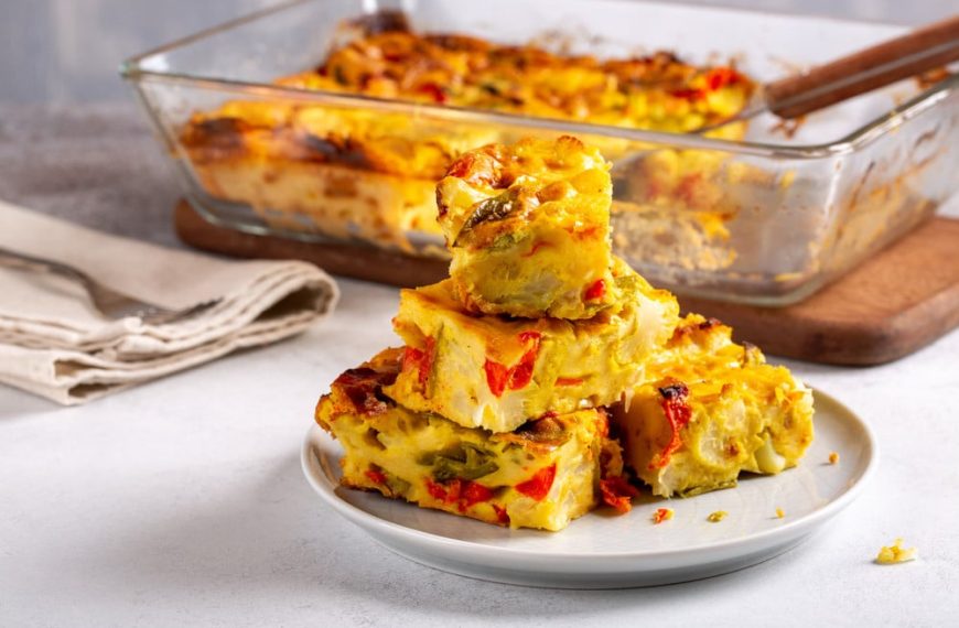 Saftige Gemüse Frittata aus Tomaten, Paprika und Erbsen