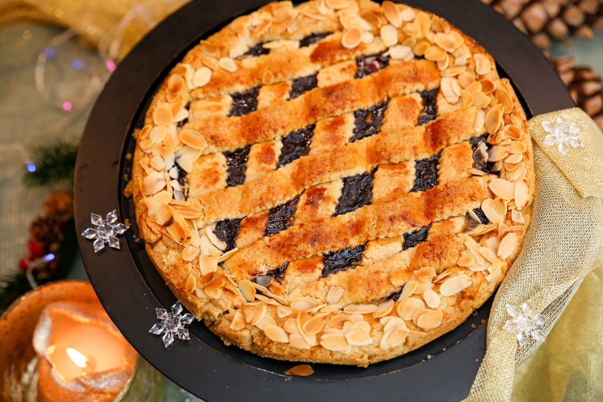 Saftige Linzertorte mit Mandeln und Marmelade