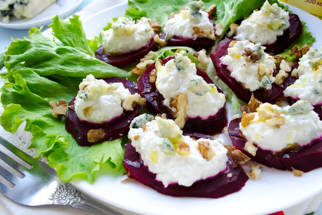 Saftige Rote Beete Snacks mit Frischkäse