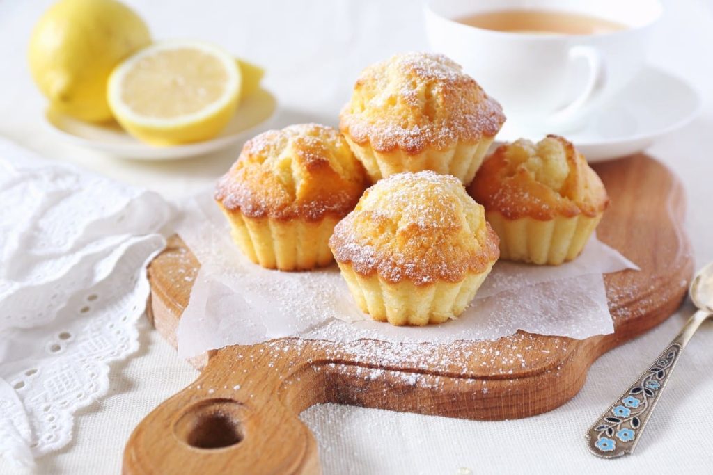 Saftige Zitronenmuffins mit Joghurt zum Tee