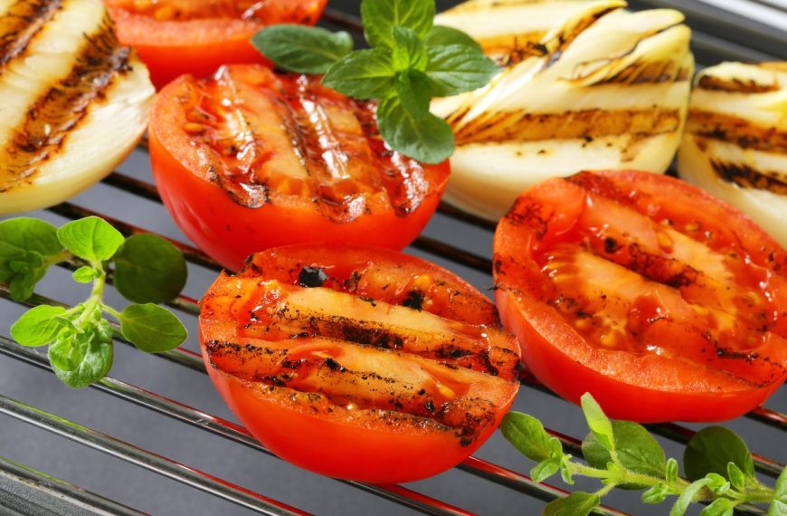 Saftige gegrillte Tomaten mit Knoblauch