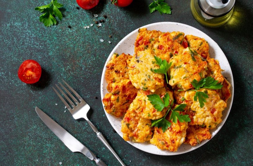 Saftige und aromatische Hähnchenfrikadellen mit Käse und Paprika