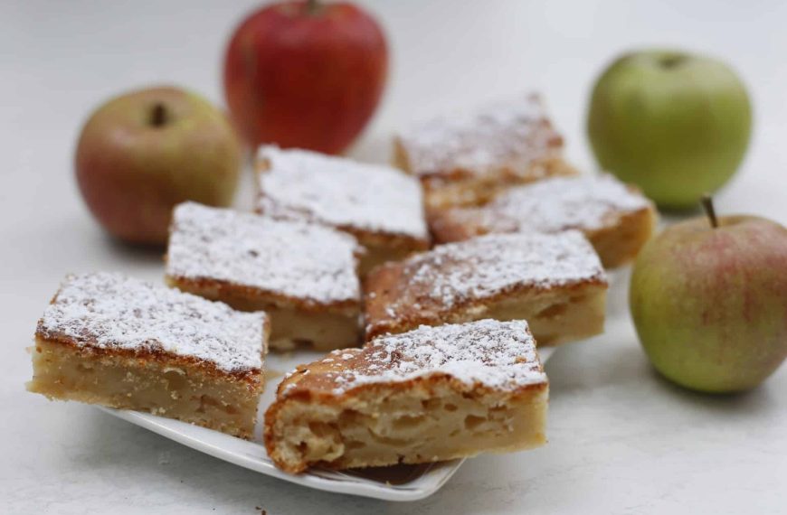 Saftiger Apfelkuchen mit Frischkäse und Zimt