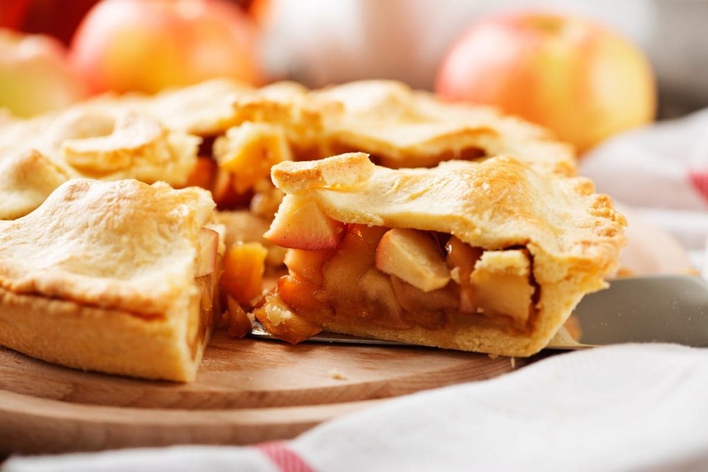 Saftiger Apfelkuchen mit Zimt aus Mürbeteig