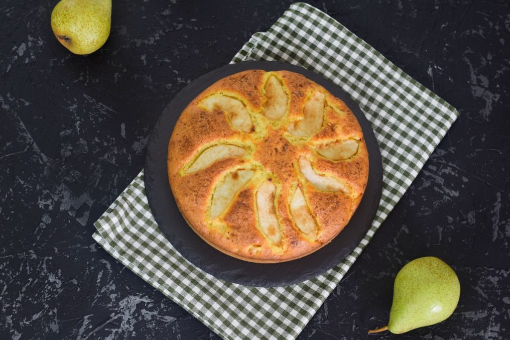 Saftiger Birnenkuchen mit Mascarpone