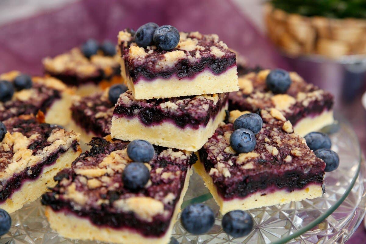 Saftiger Blaubeerkuchen mit Streuseln - Schnell und einfach Backen