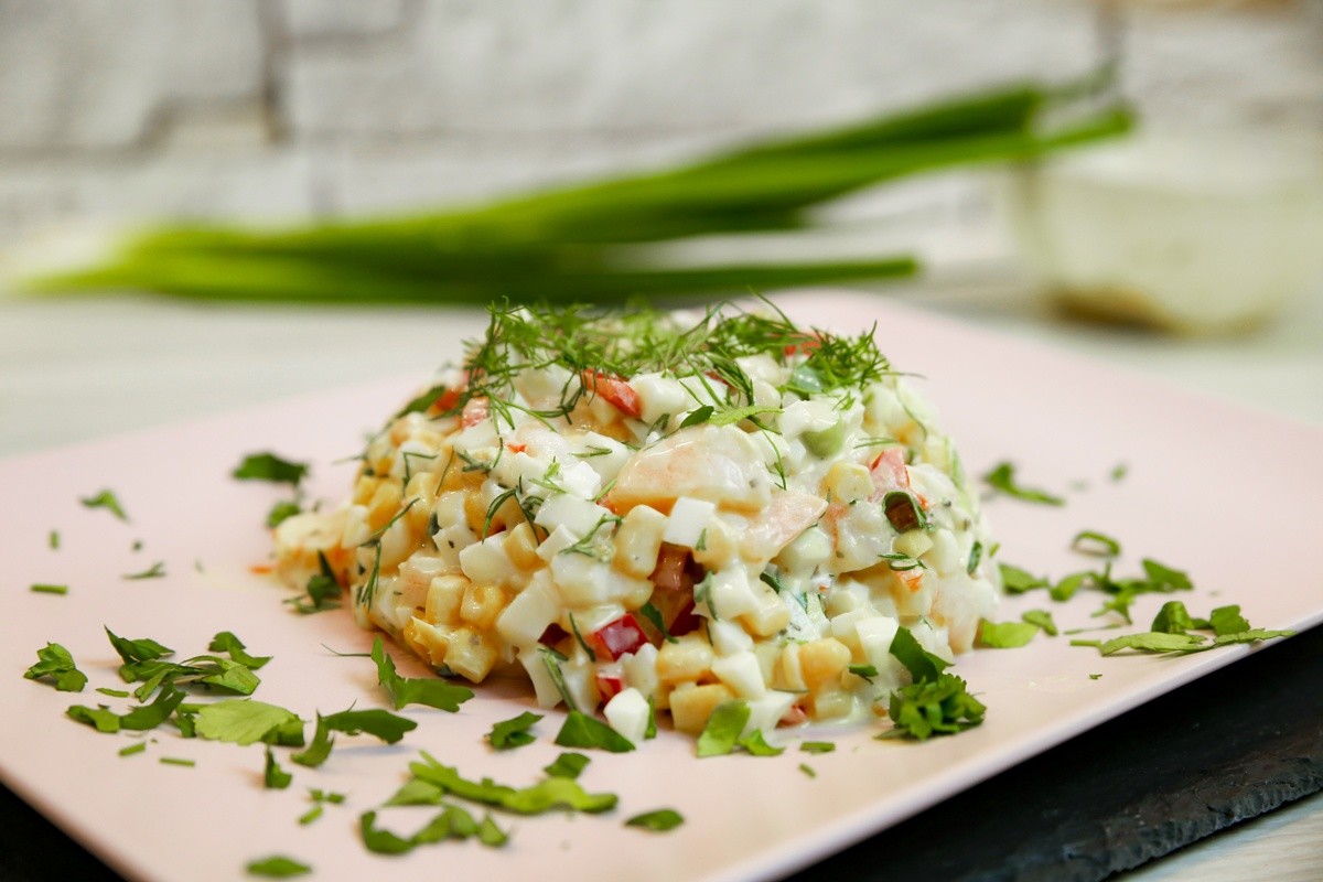 Saftiger Eiersalat mit Garnelen