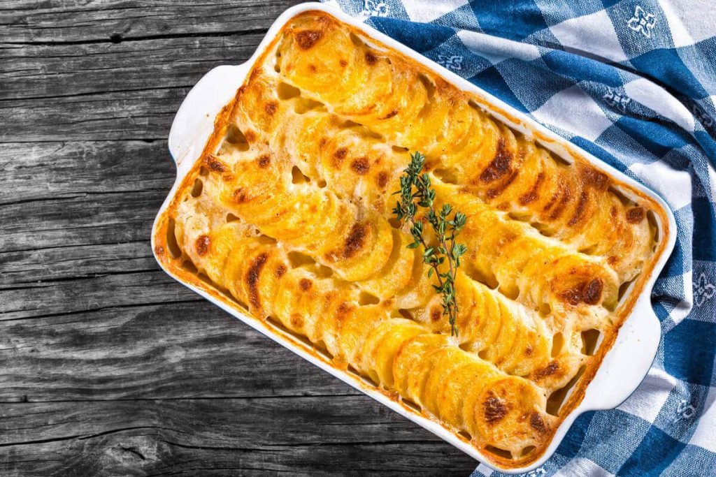 Saftiger Kartoffelauflauf mit Hähnchen
