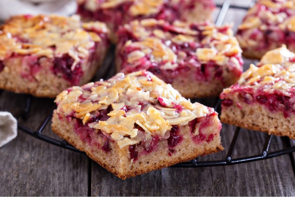 Saftiger Kirschkuchen mit Mandeln und Vanille
