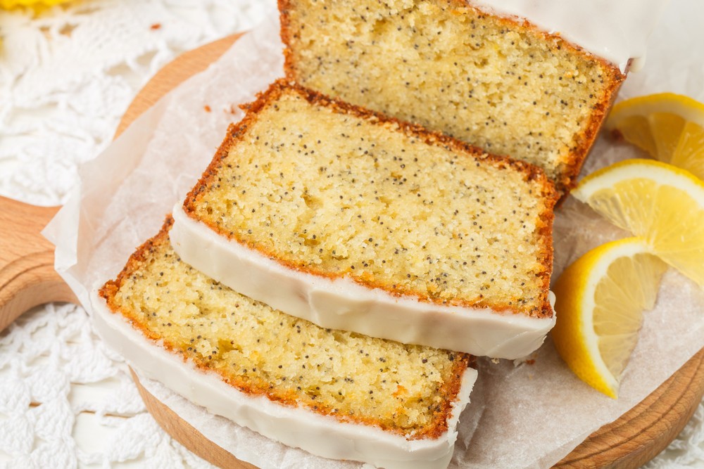 Saftiger Mohnkuchen mit Zuckerglasur