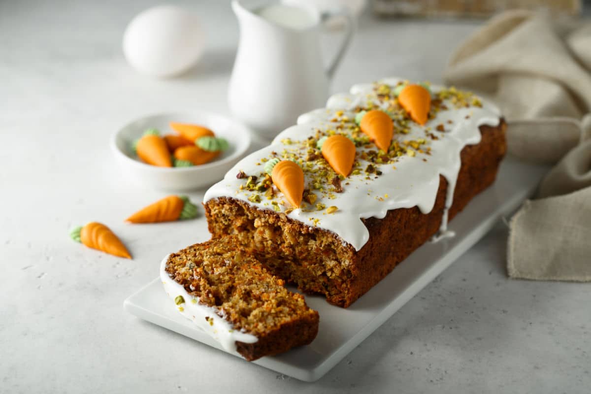 Saftiger Rüblikuchen mit Frischkäsefrosting zu Ostern