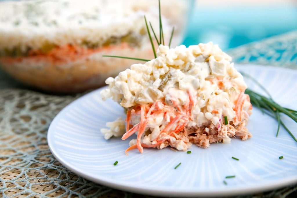 Saftiger Schichtsalat mit Reis