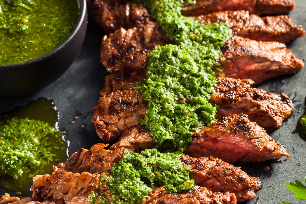 Saftiges Rindersteak mit argentinischer Chimichurri Sauce