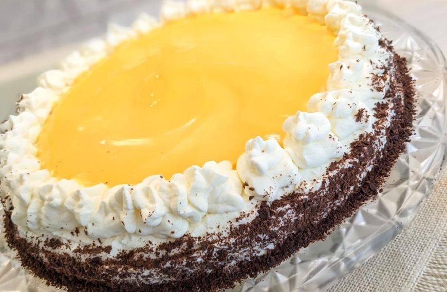 Sahnige Eierlikörtorte mit Nüssen ohne Mehl