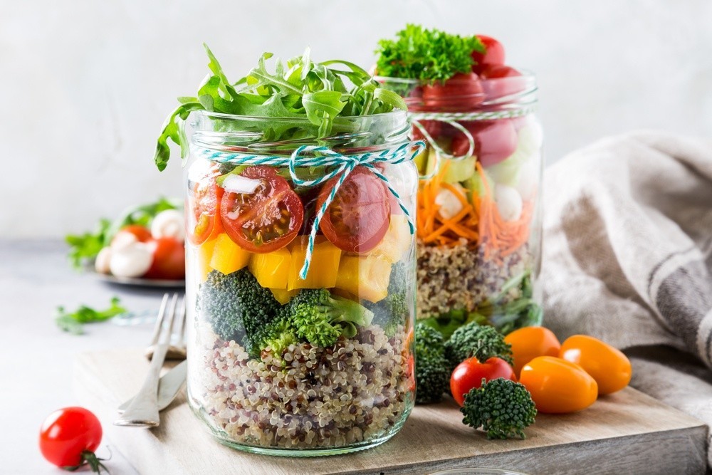 Salat im Glas mit Quinoa