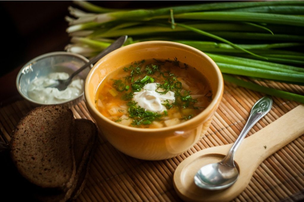 Sauerkrautsuppe mit Hähnchenfleisch