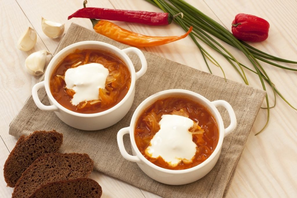 Sauerkrautsuppe mit Speck und Zwiebeln