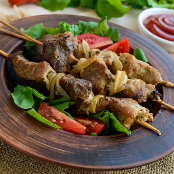 Schaschlik Spieße mit Schmand und Senf Marinade aus dem Backofen