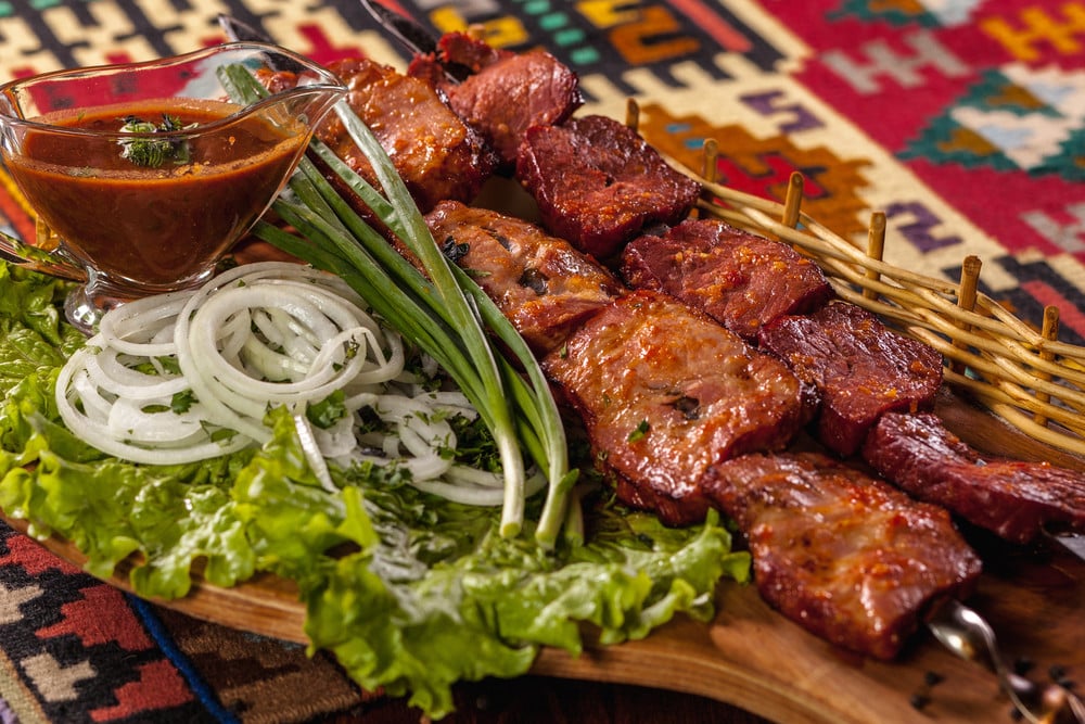 Schaschlik aus Schweinefilet in süßer Marinade