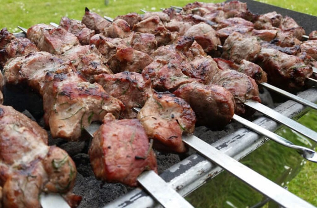 Schaschlik in Mayonnaise Marinade mit Dill und Gewürzen