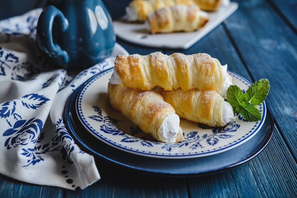 Schaumrollen aus Blätterteig mit Eiweißcreme