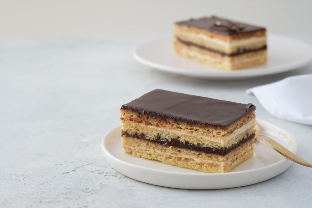 Leckere Biskuittorte mit Buttercreme aus Milchmädchen