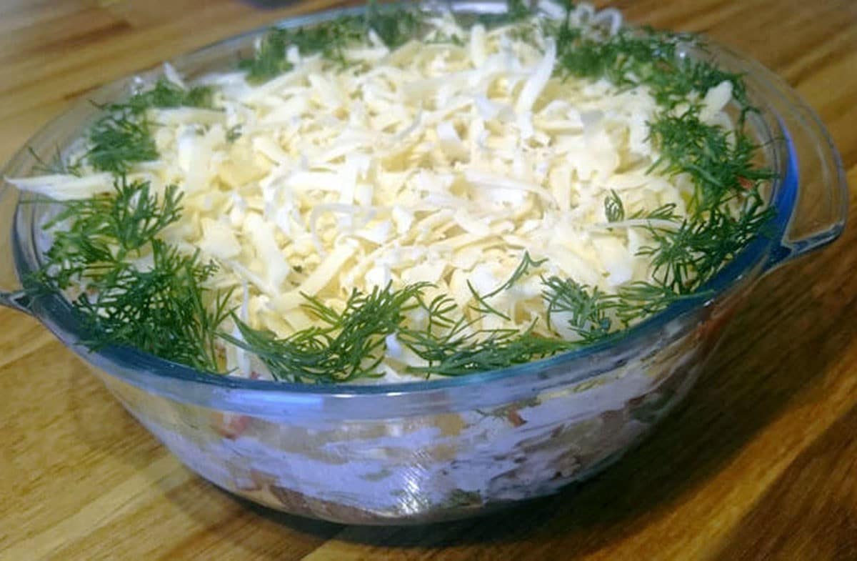 Schichtsalat mit Pilzen