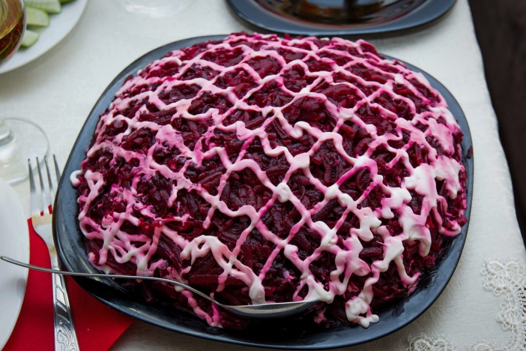 Schichtsalat mit roter Beete