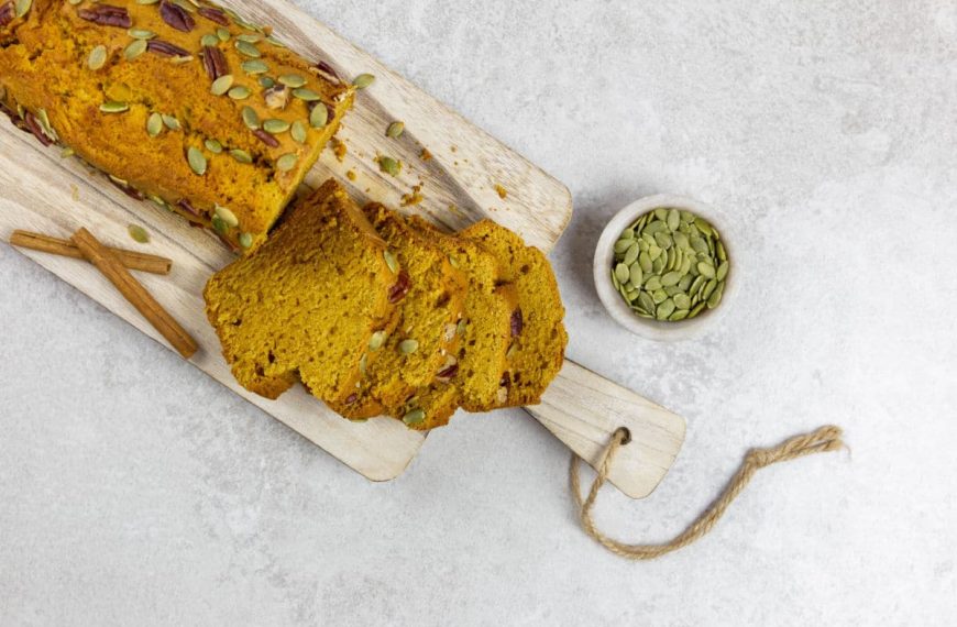 Schmackhaftes Kürbisbrot mit Nüssen und Gewürzen