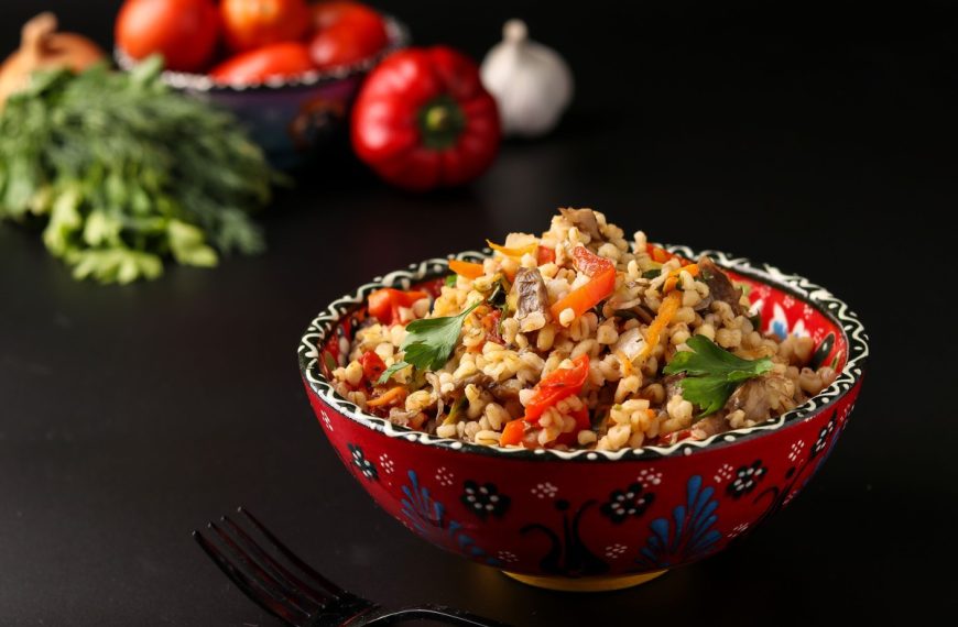 Schnelle Bulgur Pfanne mit Gemüse und Champignons