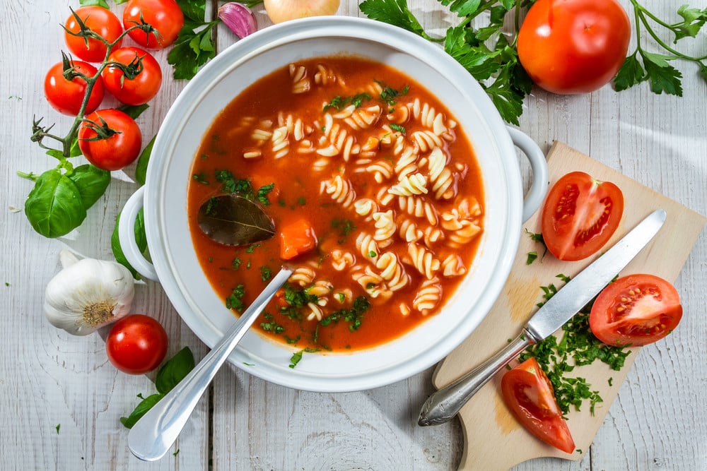 Schnelle Tomatensuppe mit Nudeln