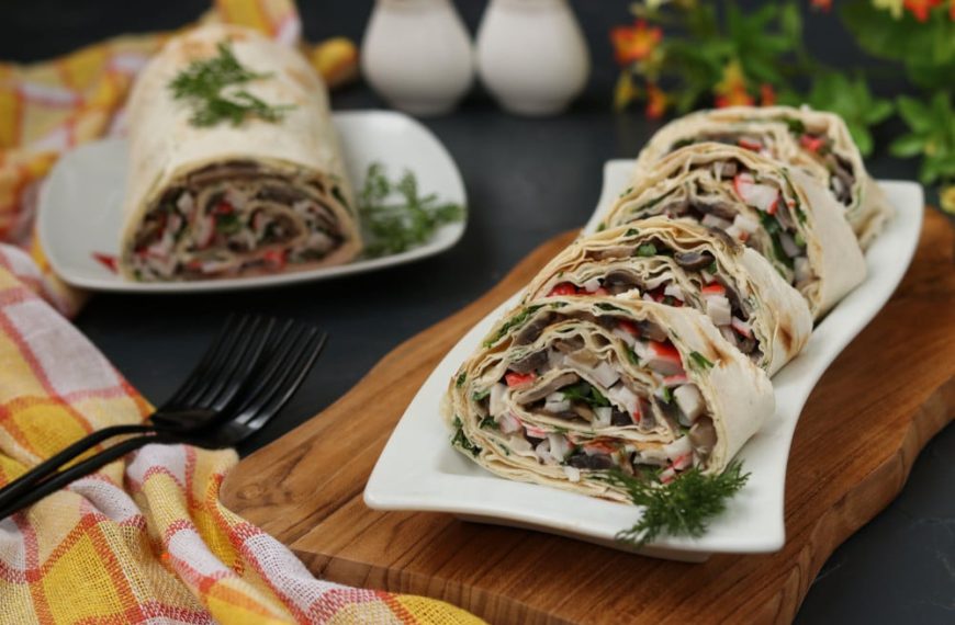 Schnelle Tortilla Wraps-Röllchen mit Eiern und Krabbenstäbchen