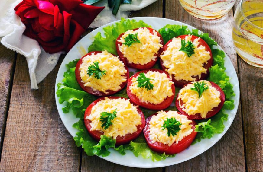 Schneller Fingerfood Snack mit Tomaten, Käse und Knoblauch
